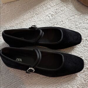 Zara Women's Black Suede Flats